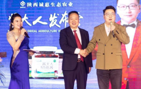 明星助力乡村振兴：青年歌唱家周澎为家乡农产品“酱大人”代言